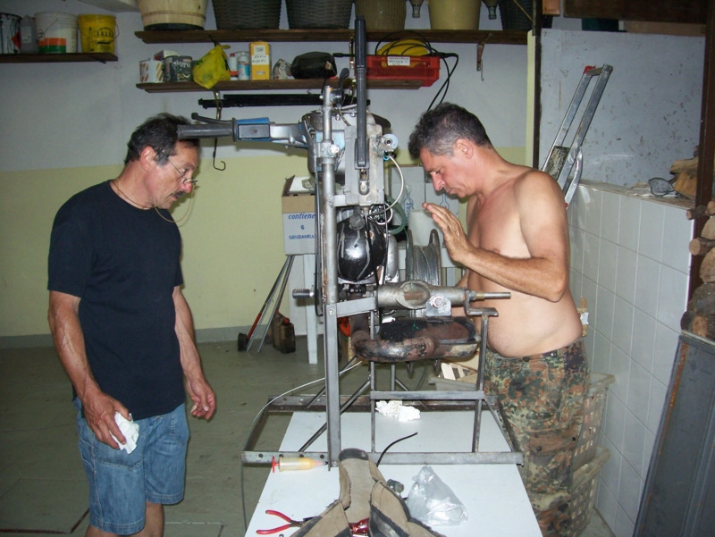  Image name: Persone013.jpg 
 width: 800 pixel 
 height: 601 pixel 
 Size: 386137 bytes 
 Click to enlarge 